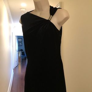 TAHARI LONG BLACK VELVET GOWN